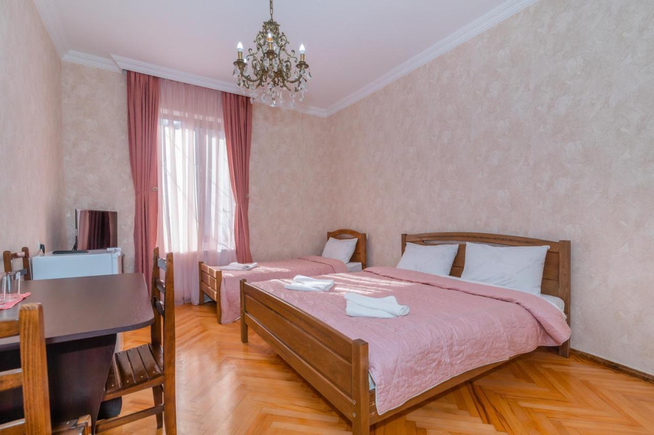Hotel Gogichas Tower Borjomi Esterno foto