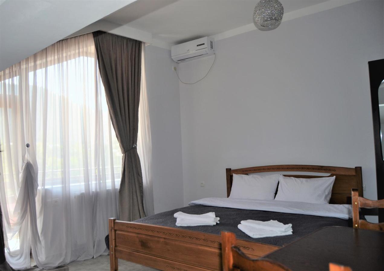 Hotel Gogichas Tower Borjomi Esterno foto